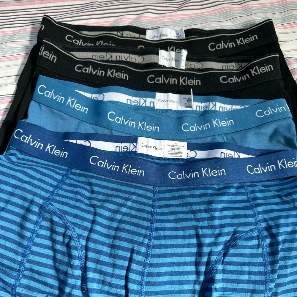 4 Calvin Klein Briefs